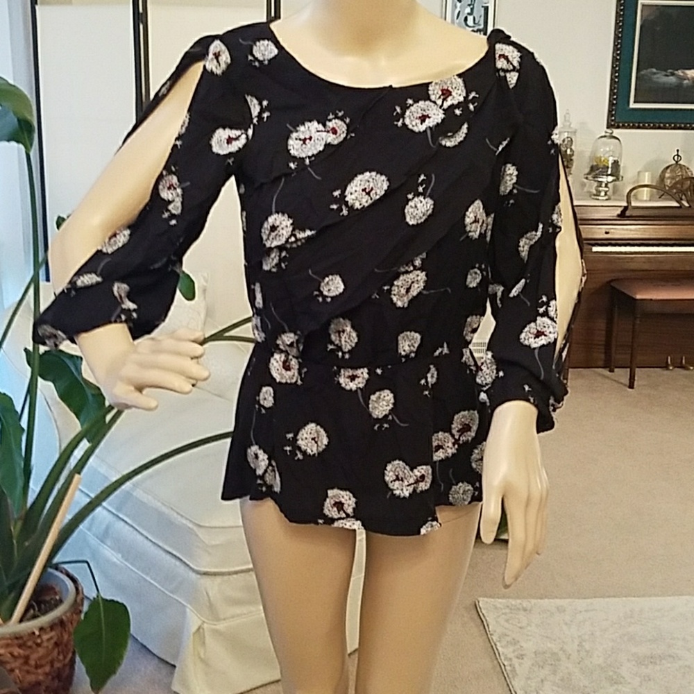 Banana Republic cinch wait top with open sleeves